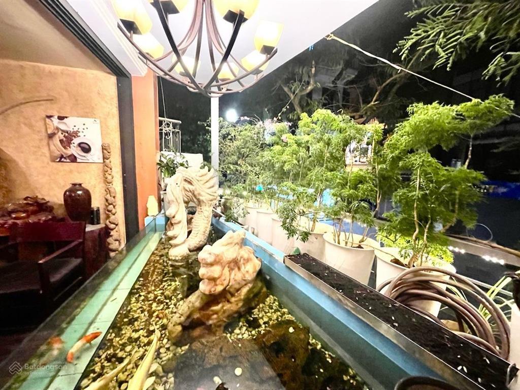 Mặt phố hoàng văn thái lô góc vỉa hè đá bóng kinh doanh sầm uất diện tích 55m², mt 4.7m xây 5t