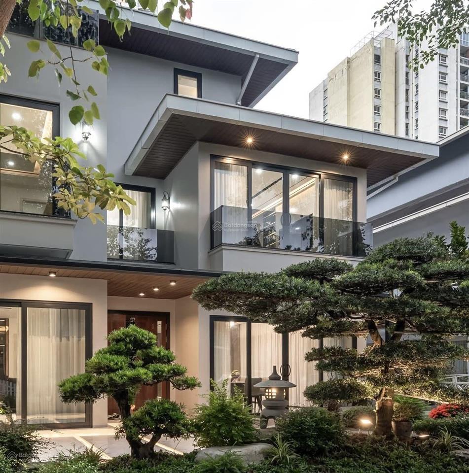Giảm 20 tỷ, bán biệt thự kdt mới dịch vọng  trần thái tông  cầu giấy diện tích 315m mt 15m xây 4t