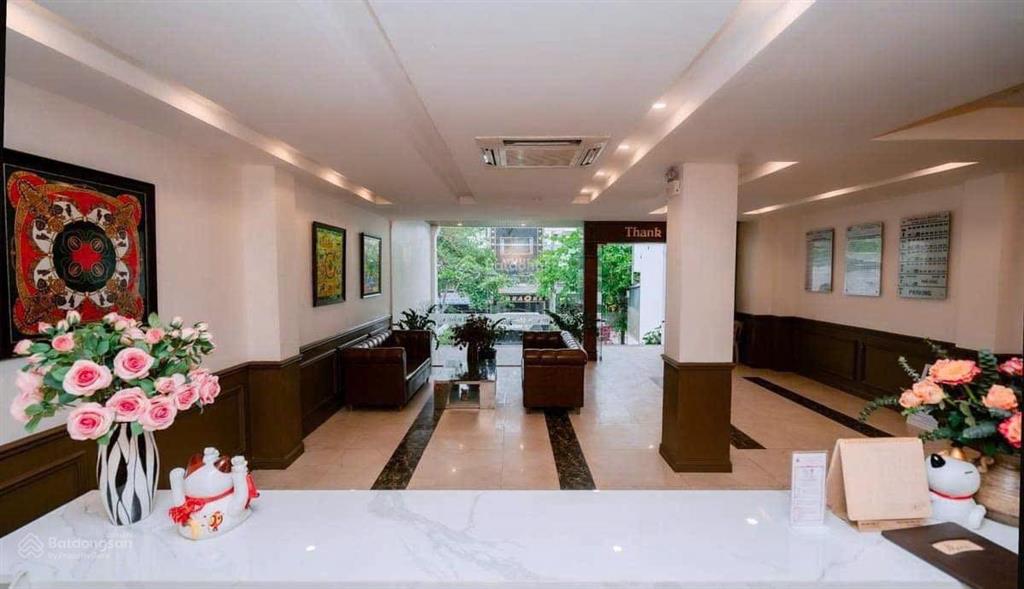 Bán khách sạn biển sầm sơn dt 620m2 xây 7 tầng mt 9m 66 phòng doanh thu 3 tỷ/năm giá 55 tỷ tl