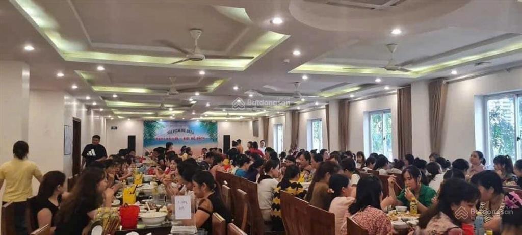 Bán khách sạn biển sầm sơn dt 620m2 xây 7 tầng mt 9m 66 phòng doanh thu 3 tỷ/năm giá 55 tỷ tl