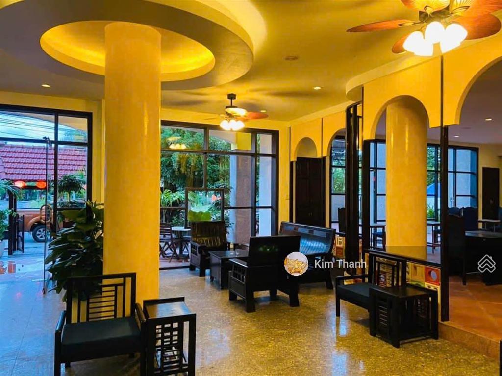 Cần bán khách sạn 36 phòng nằm mặt đường cửa đại hội an, 5 tầng, hồ bơi, mặt tiền lớn, giá rất tốt