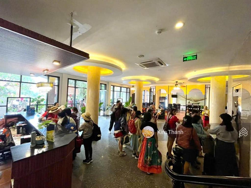 Cần bán khách sạn 36 phòng nằm mặt đường cửa đại hội an, 5 tầng, hồ bơi, mặt tiền lớn, giá rất tốt