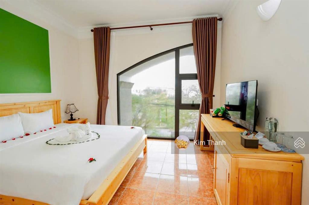 Cần bán khách sạn 36 phòng nằm mặt đường cửa đại hội an, 5 tầng, hồ bơi, mặt tiền lớn, giá rất tốt