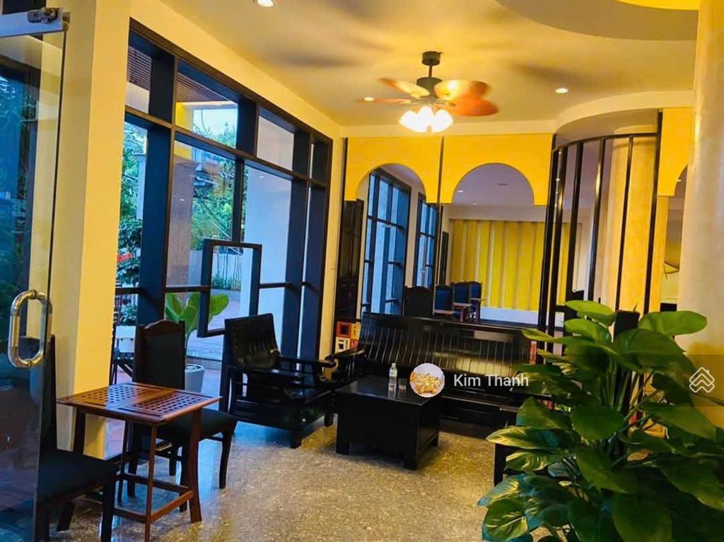 Cần bán khách sạn 36 phòng nằm mặt đường cửa đại hội an, 5 tầng, hồ bơi, mặt tiền lớn, giá rất tốt