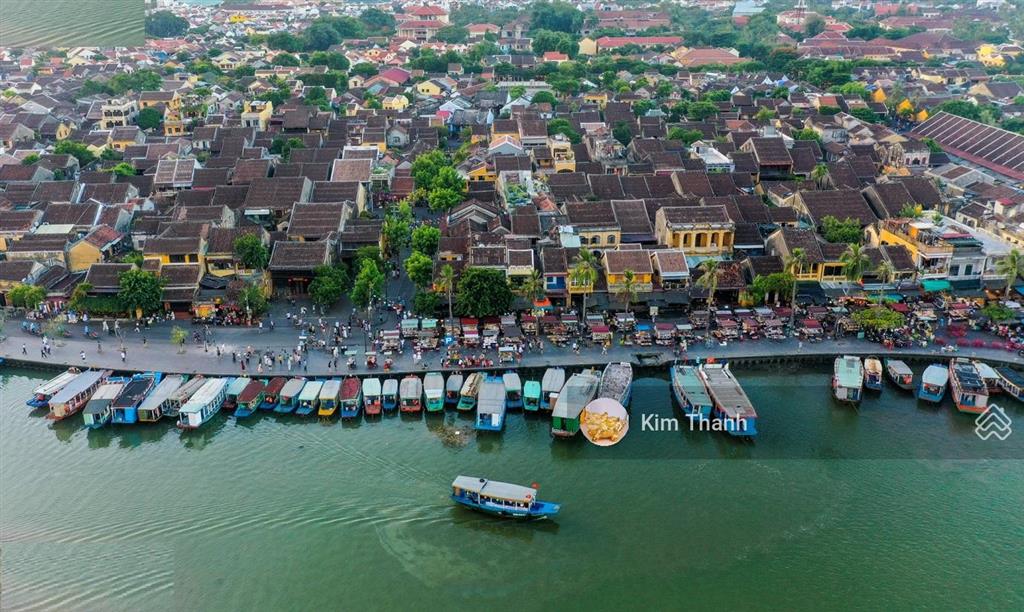 Cho thuê nhà mặt tiền đường trần phú phố cổ hội an, diện tích 180m2, kinh doanh rất tốt