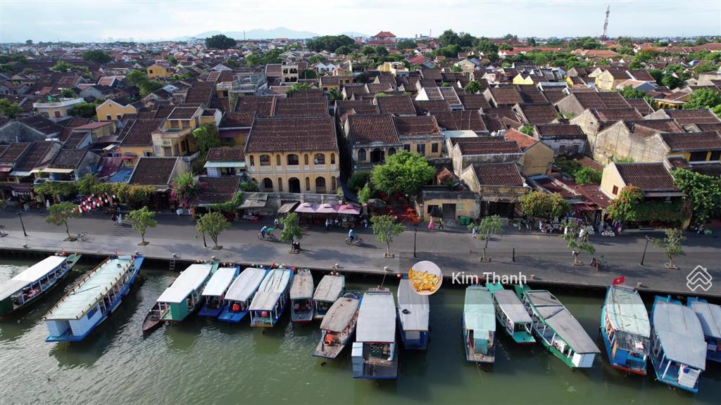Cho thuê mặt bằng vàng, đường nguyễn thái học, hội an, diện tích 300m2, chỉ 200 triệu tháng