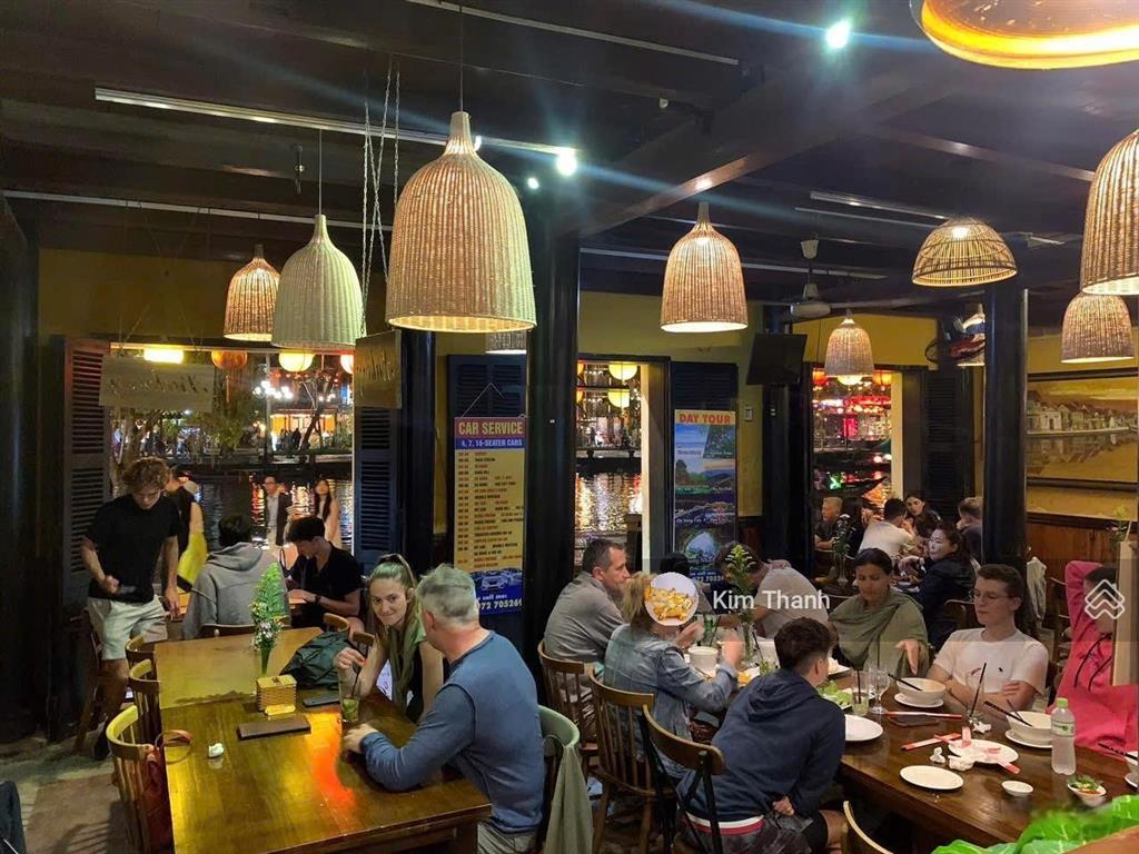 Cho thuê mặt bằng vàng, đường nguyễn thái học, hội an, diện tích 300m2, chỉ 200 triệu tháng