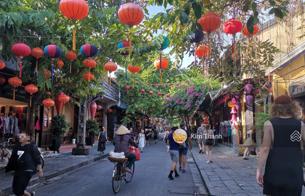 Cho thuê mặt bằng vàng, đường nguyễn thái học, hội an, diện tích 300m2, chỉ 200 triệu tháng