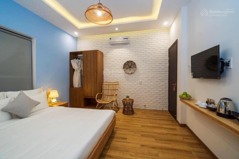 Bán khách sạn 6 tầng view sông thu bồn 104 phòng cách phố cổ 900m