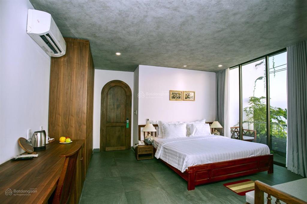Bán khách sạn 6 tầng view sông thu bồn 104 phòng cách phố cổ 900m