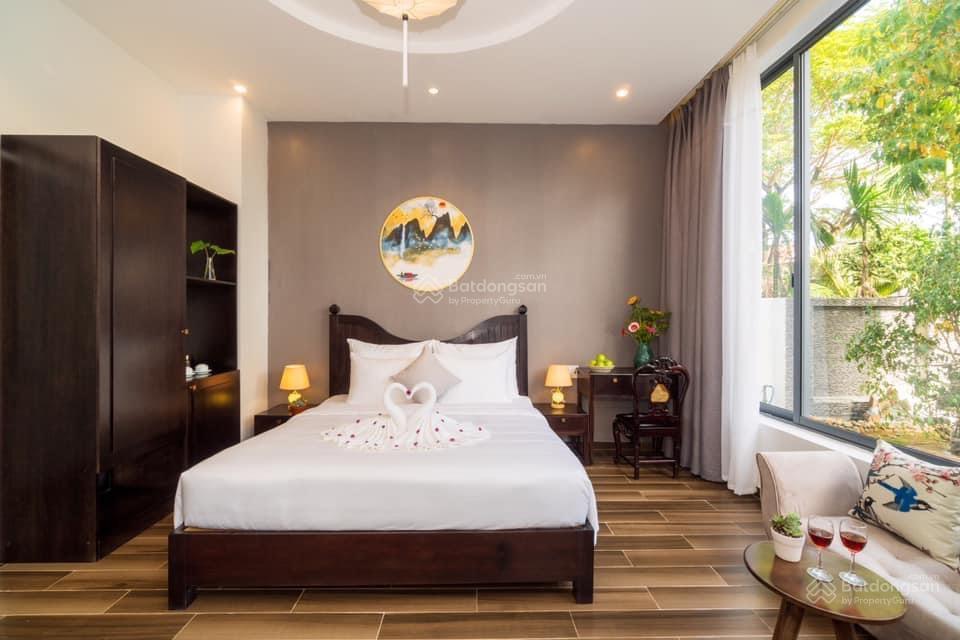 Bán khách sạn 6 tầng view sông thu bồn 104 phòng cách phố cổ 900m