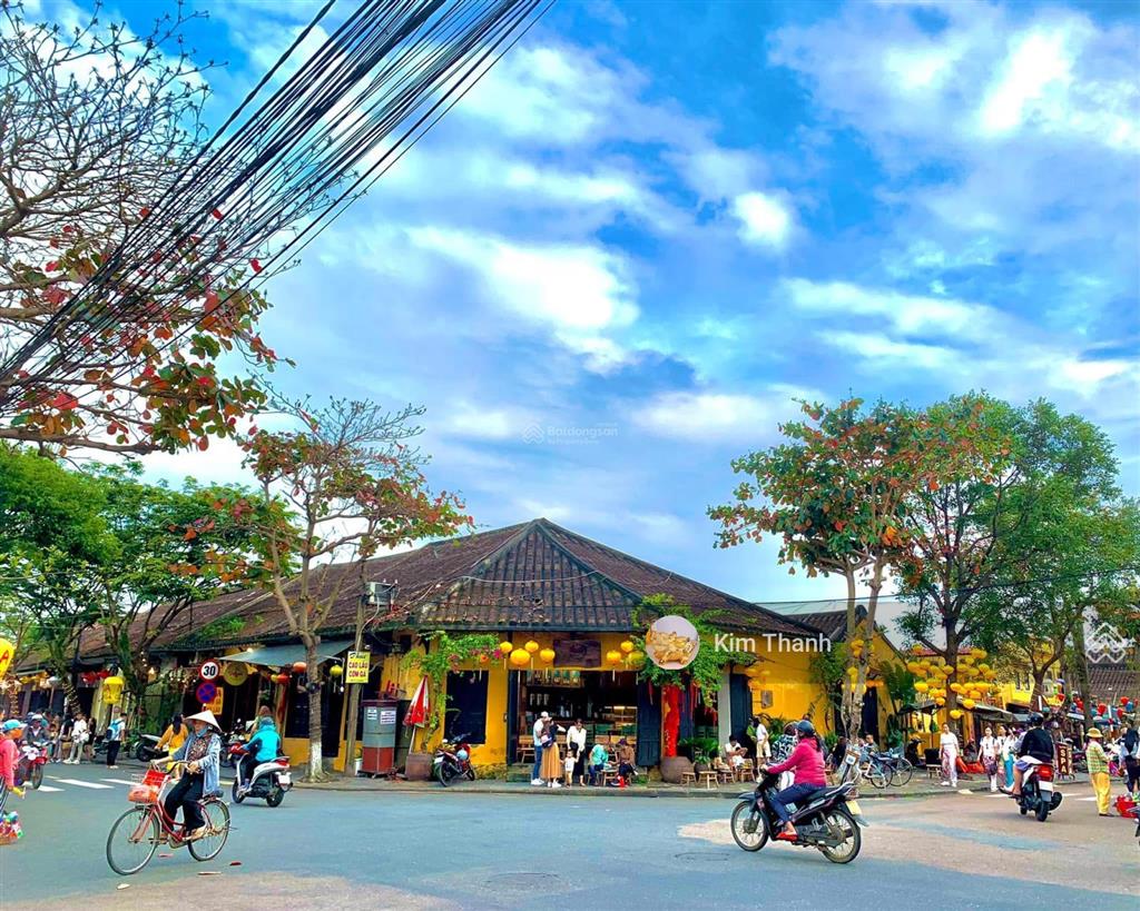 Bán nhà phố cổ đường phan châu trinh hội an, 2 tầng, thu nhập 200 triệu tháng, giá tốt