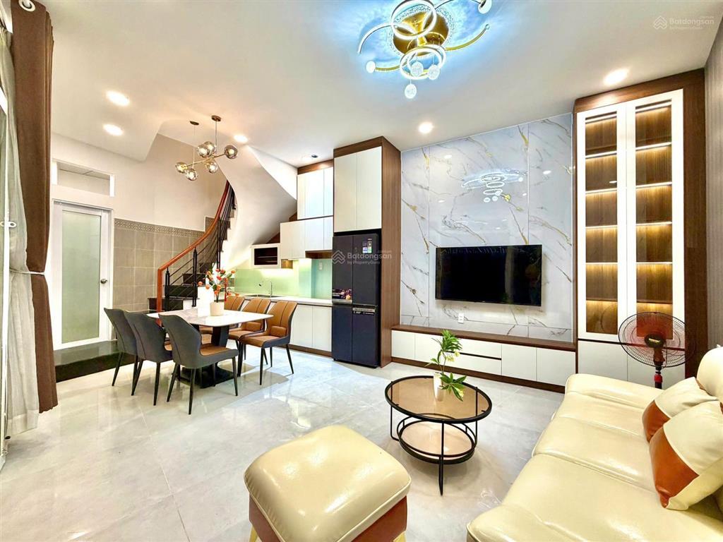 Bán nhà xe hơi đậu cửa bùi văn thêm, 7,5 tỷ, 9mx5m, nhà đẹp full nội thất, vào ở ngay