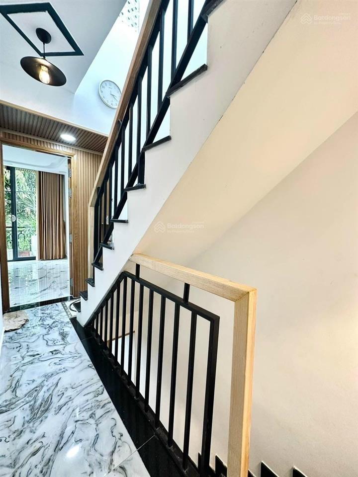 Chủ nhà cần bán trước tết căn  nguyễn văn thủ, quận 1. dt 61m2  6,8tỷ. nhà hẻm 6m.