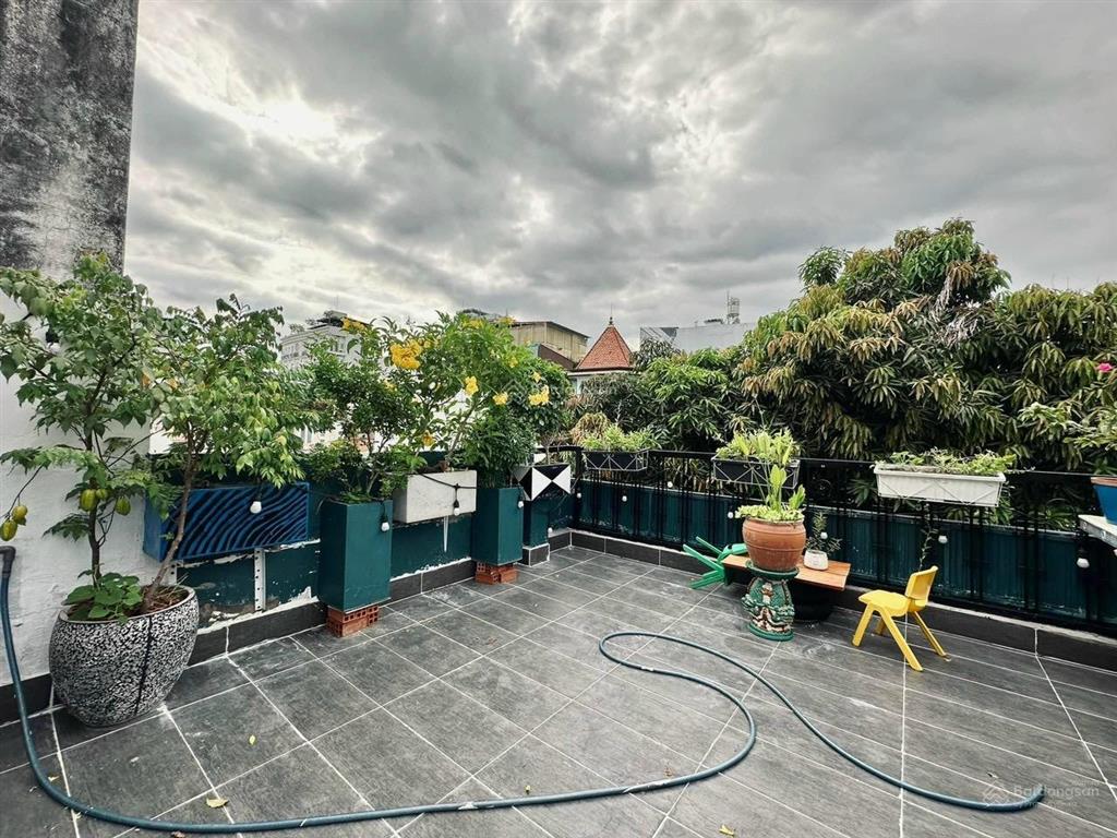 Chủ nhà cần bán trước tết căn  nguyễn văn thủ, quận 1. dt 61m2  6,8tỷ. nhà hẻm 6m.