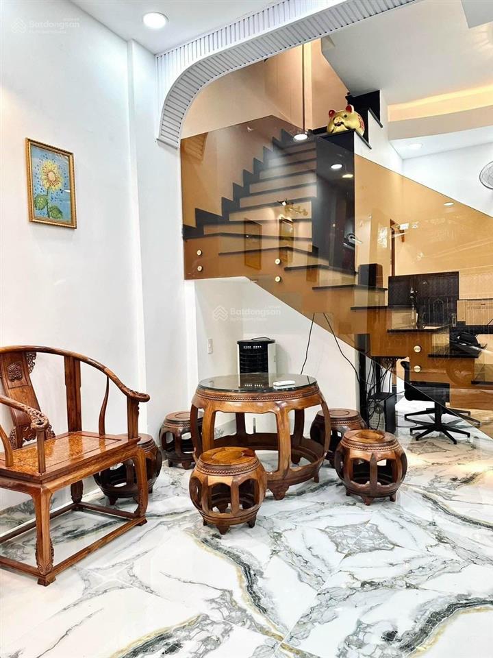 Chủ nhà cần bán trước tết căn  nguyễn văn thủ, quận 1. dt 61m2  6,8tỷ. nhà hẻm 6m.