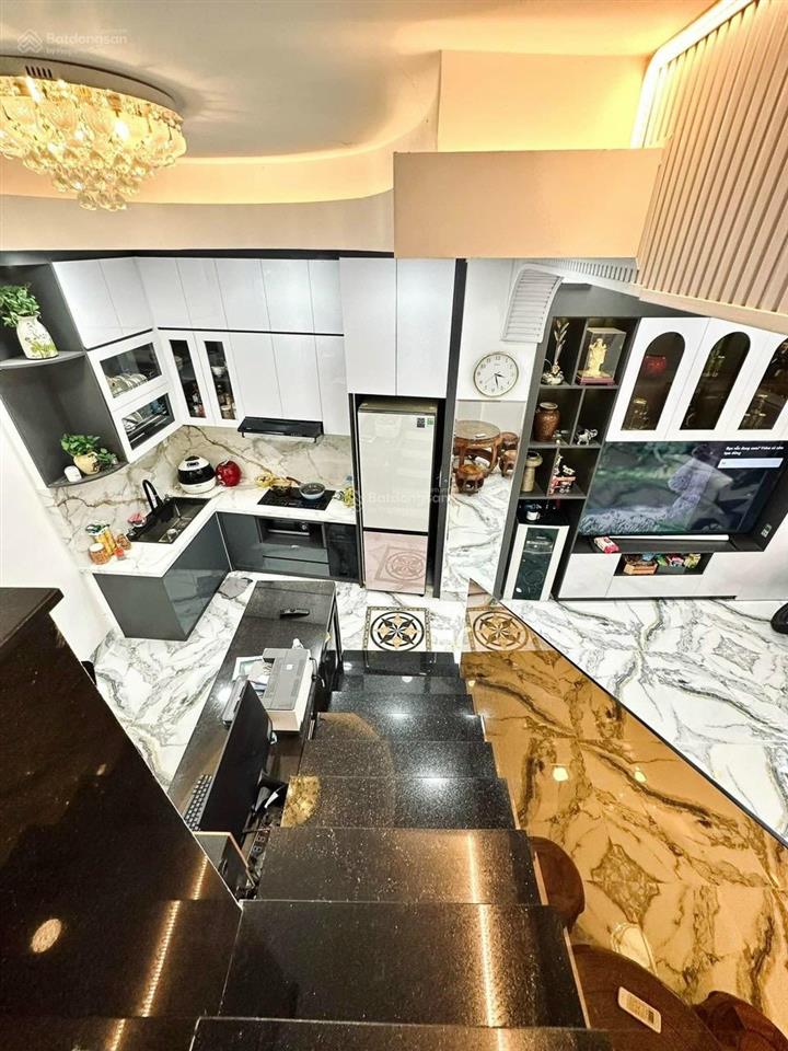 Chủ nhà cần bán trước tết căn  nguyễn văn thủ, quận 1. dt 61m2  6,8tỷ. nhà hẻm 6m.