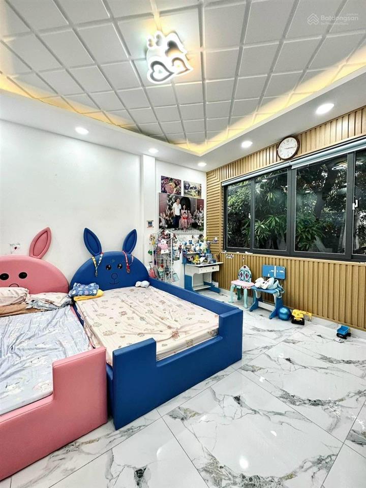 Chủ nhà cần bán trước tết căn  nguyễn văn thủ, quận 1. dt 61m2  6,8tỷ. nhà hẻm 6m.