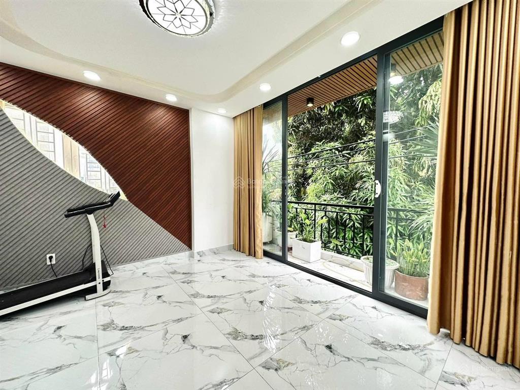 Chủ nhà cần bán trước tết căn  nguyễn văn thủ, quận 1. dt 61m2  6,8tỷ. nhà hẻm 6m.