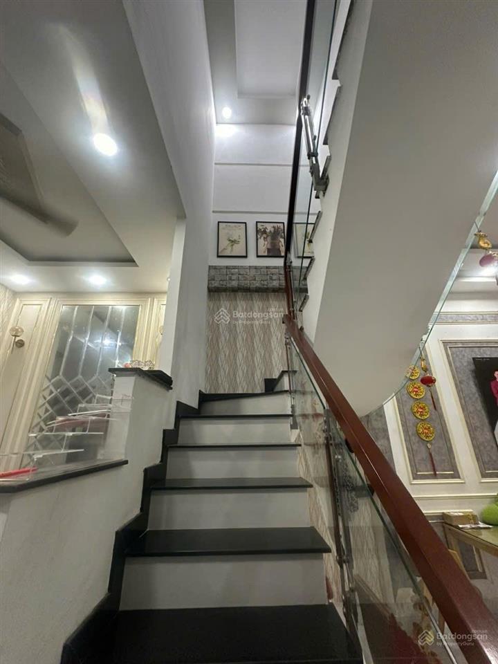 Hẻm 5m cách mặt tiền 1 căn! bán nhà sẵn kết cấu(4x15m)4pn4wc xách vali vào ở ngay. gía 10.xtỷ