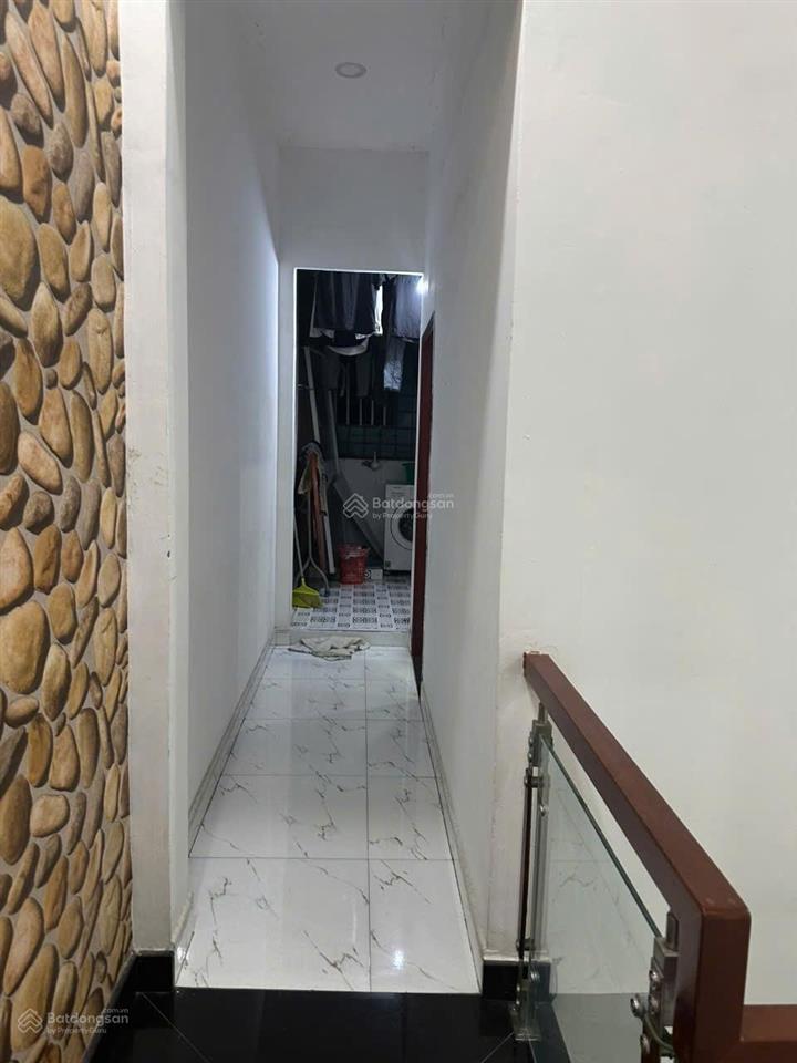 Hẻm 5m cách mặt tiền 1 căn! bán nhà sẵn kết cấu(4x15m)4pn4wc xách vali vào ở ngay. gía 10.xtỷ