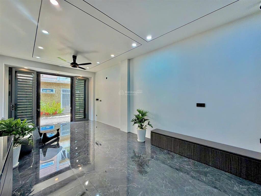 Oto ngủ nhà! bán gấp nhà (4x18m) 6 tầng mới cứng có thang máy khu cao tầng phạm văn đồng