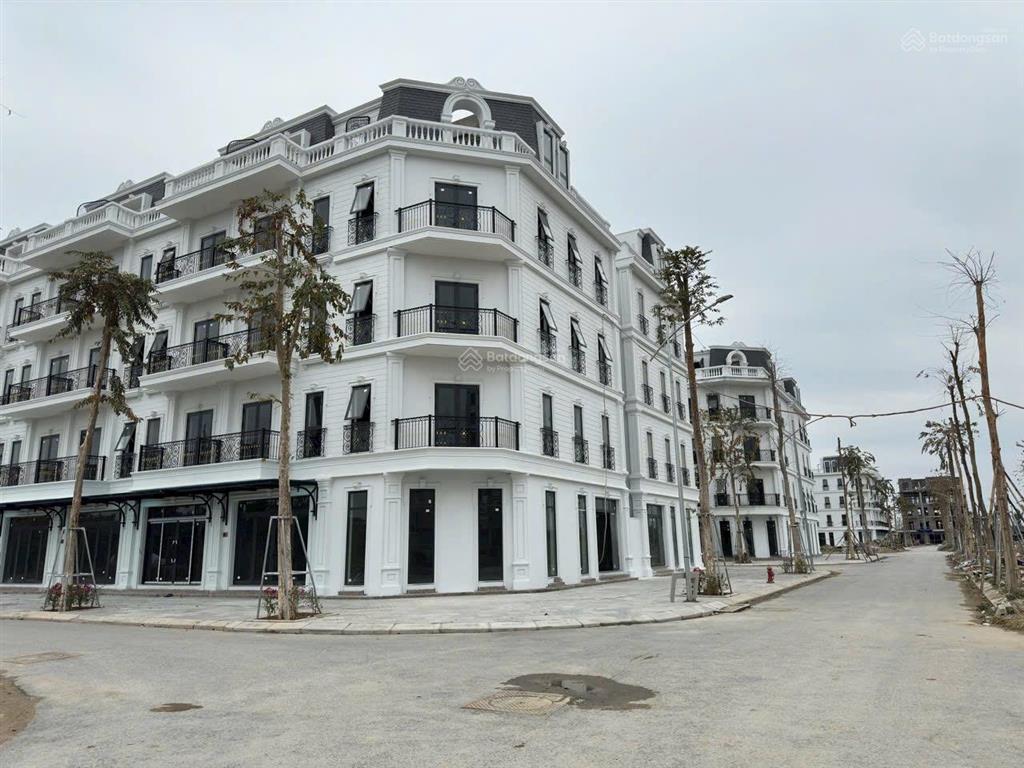 Bán gấp căn liền kề 80m2 tại đông dương giá 11ty5 thu  em minh 0773 286 ***