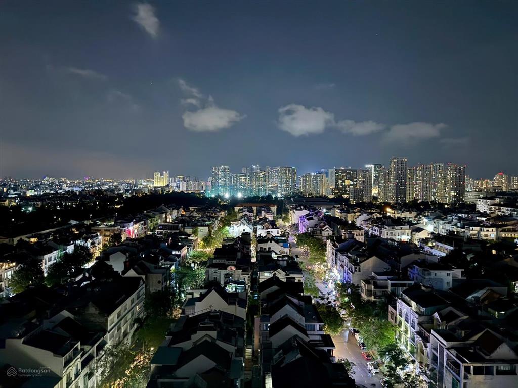 Penthouse sky garden 3 phú mỹ hưng tp. hcm 250m2  4pn 3wc đang cho thuê 100 triệu/tháng