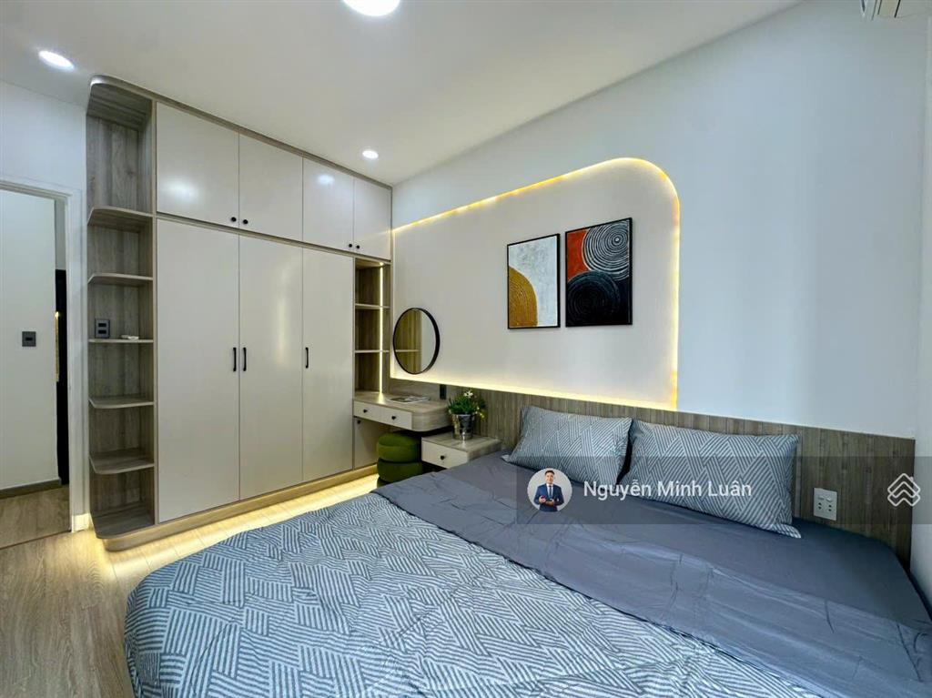 Sở hữu ngay căn hộ sky garden nhà mới 100%  3pn 2wc shr  chỉ với 6.4 tỷ.  0935 382 *** luân
