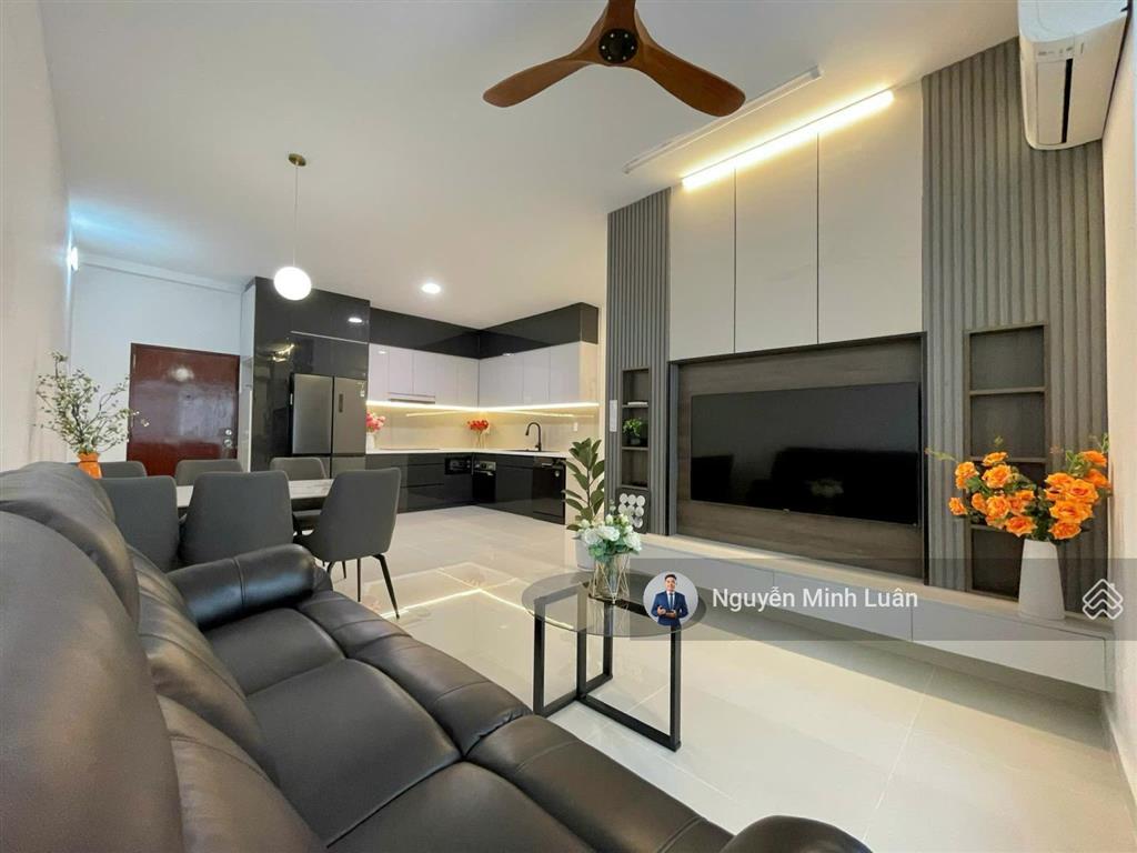 Bán gấp căn hộ mới decor nội thất 6,5 tỷ  sky garden 2  phú mỹ hưng 3pn 2wc.  ngay 0935 382 ***