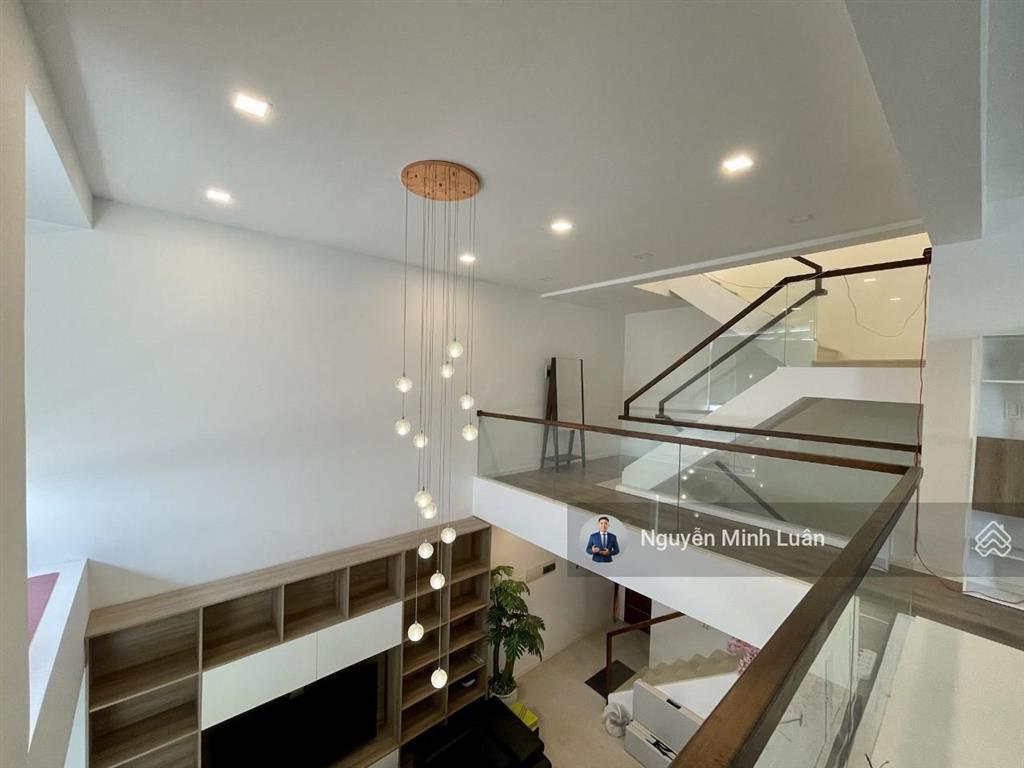 Chuyên cho thuê penthouse sky garden phú mỹ hưng tphcm  250m2  3pn 3wc. giá chỉ 35 tr/th