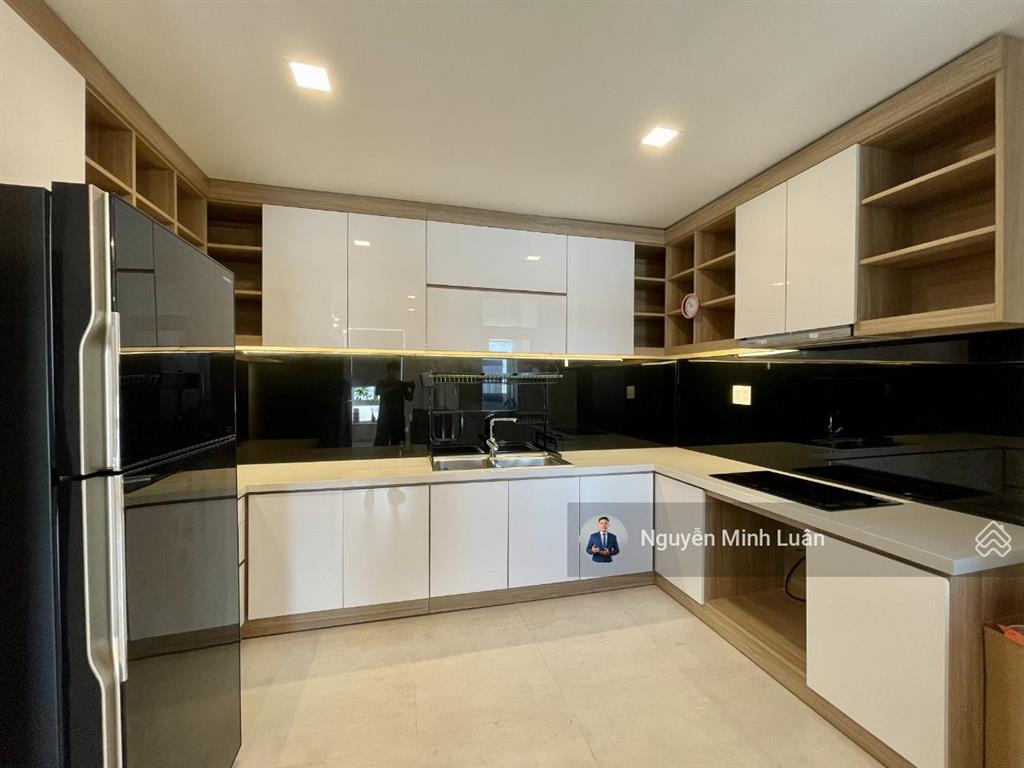Chuyên cho thuê penthouse sky garden phú mỹ hưng tphcm  250m2  3pn 3wc. giá chỉ 35 tr/th