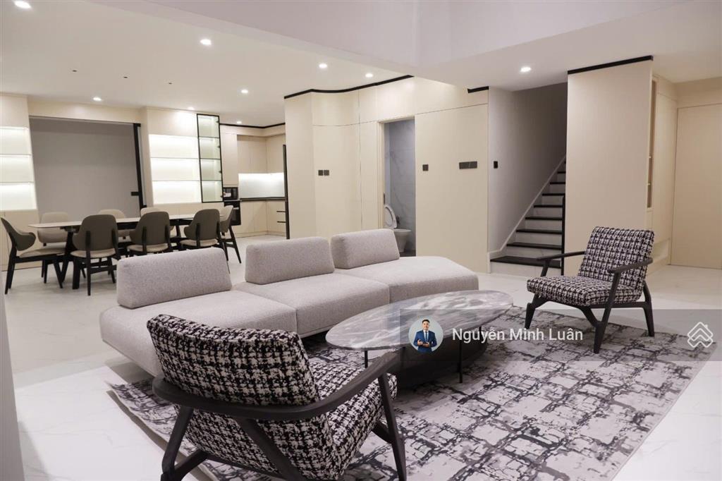 Bán gấp penthouse sky garden  phú mỹ hưng tphcm  257m2 4pn 4wc. sổ hồng riêng.