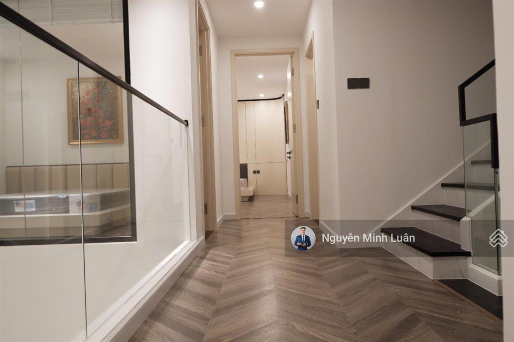 Bán gấp penthouse sky garden  phú mỹ hưng tphcm  257m2 4pn 4wc. sổ hồng riêng.