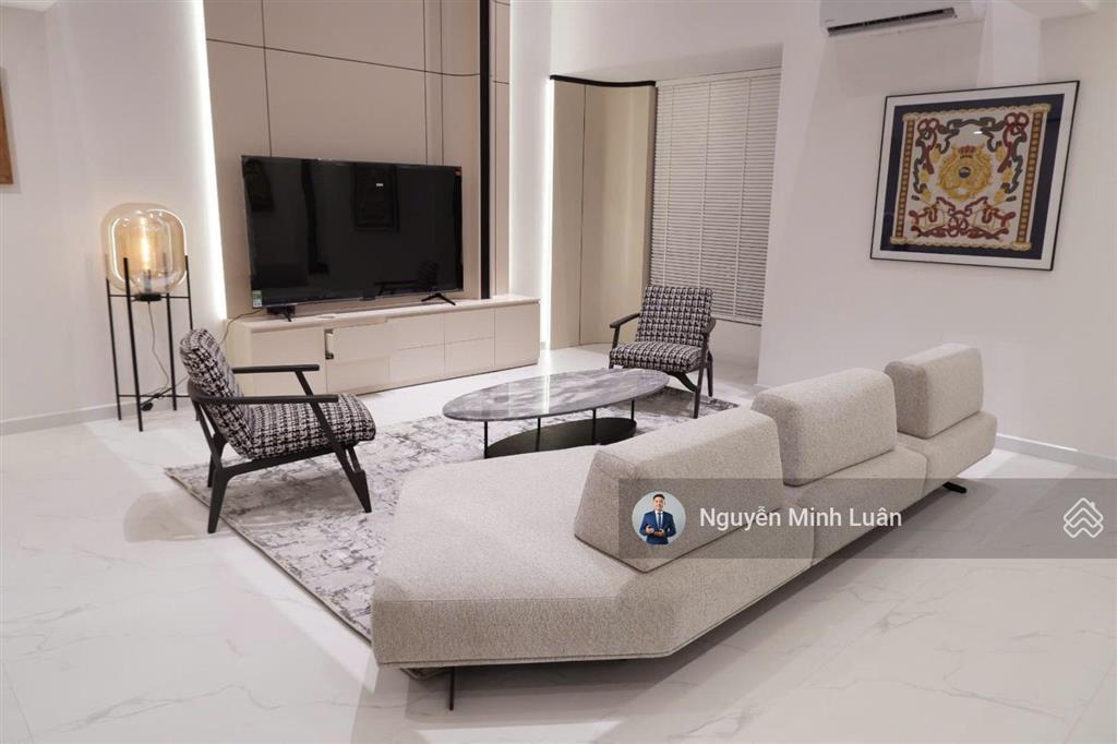 Bán gấp penthouse sky garden  phú mỹ hưng tphcm  257m2 4pn 4wc. sổ hồng riêng.