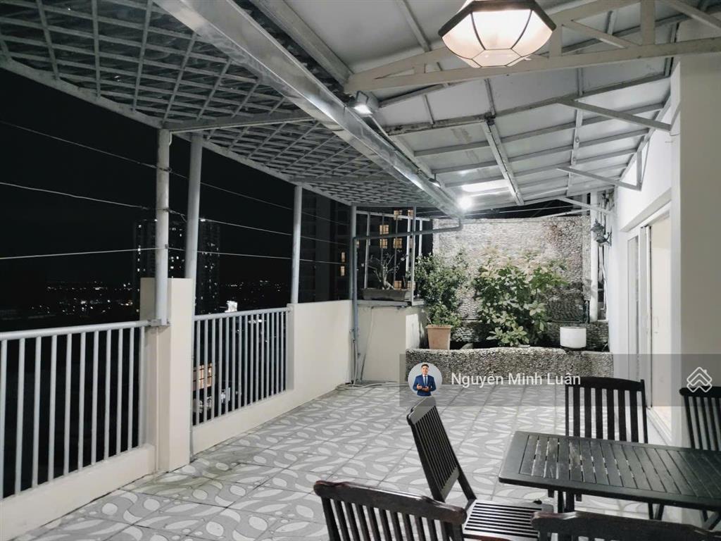 Cho thuê penthouse sky garden phú mỹ hưng 5pn 4wc 2 sân vườn 350m2  0935 382 *** luân