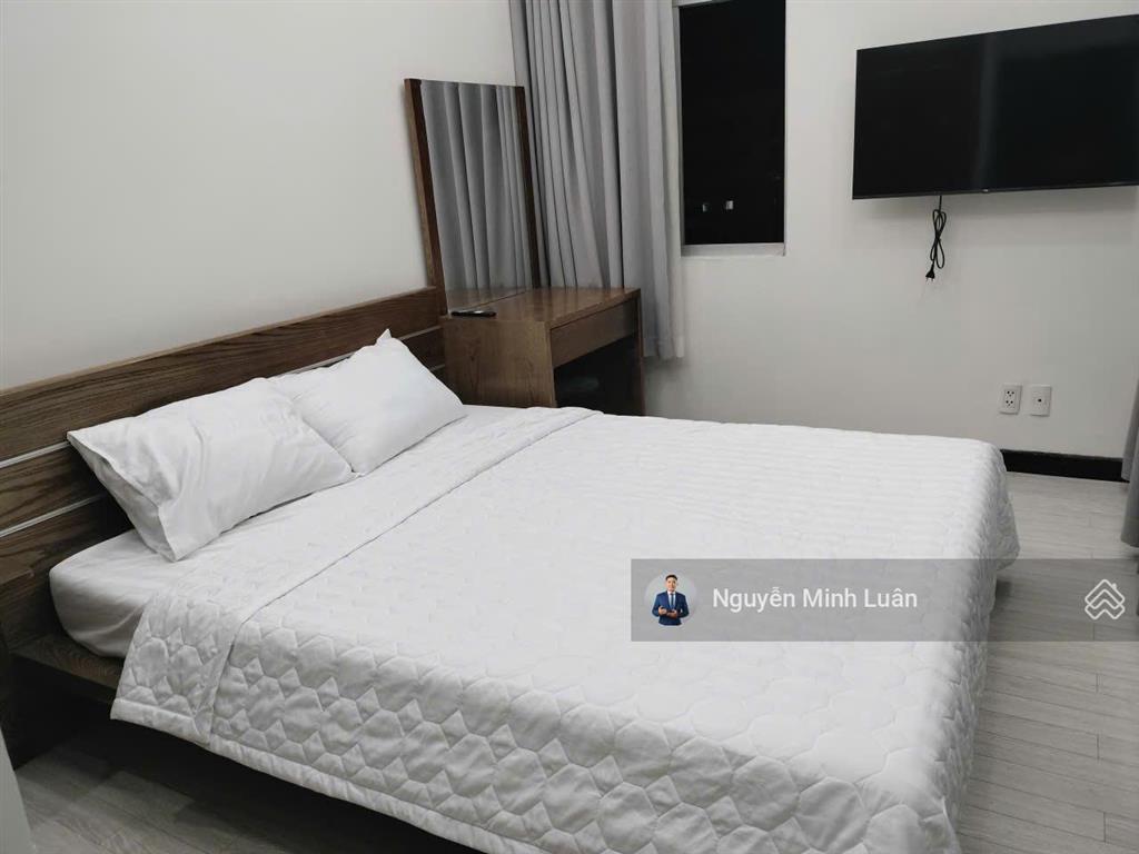 Cho thuê penthouse sky garden phú mỹ hưng 5pn 4wc 2 sân vườn 350m2  0935 382 *** luân