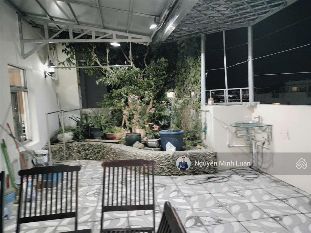 Cho thuê penthouse sky garden phú mỹ hưng 5pn 4wc 2 sân vườn 350m2  0935 382 *** luân