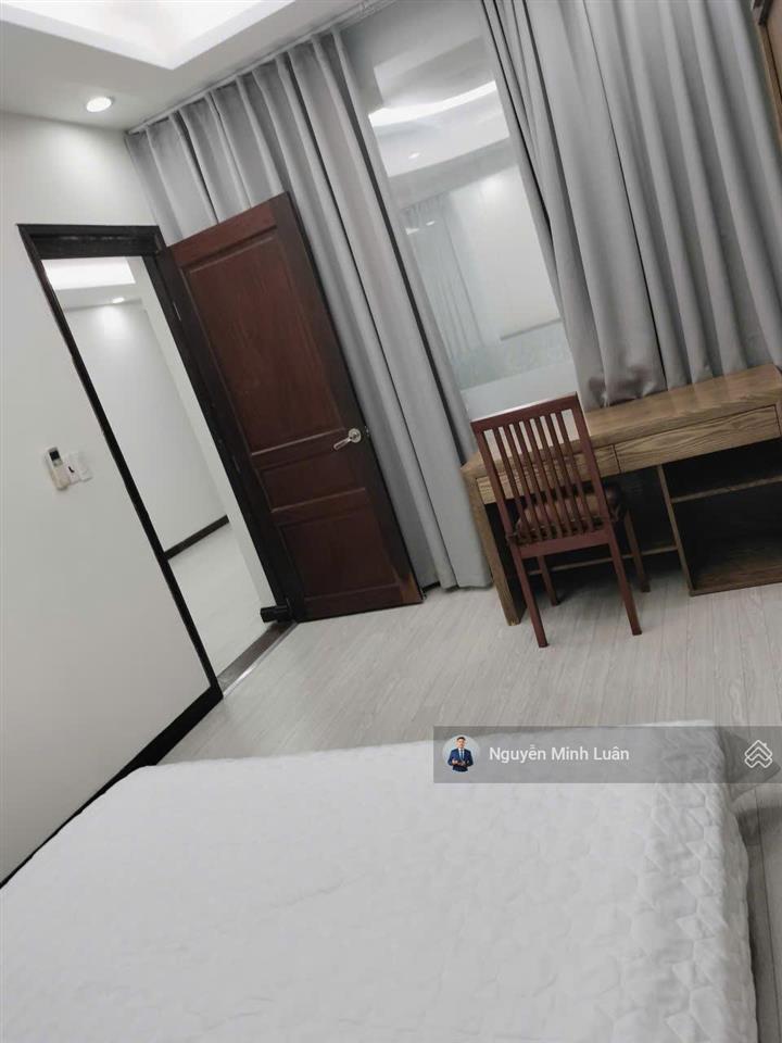 Cho thuê penthouse sky garden phú mỹ hưng 5pn 4wc 2 sân vườn 350m2  0935 382 *** luân