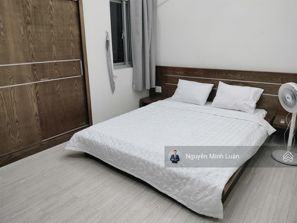 Cho thuê penthouse sky garden phú mỹ hưng 5pn 4wc 2 sân vườn 350m2  0935 382 *** luân