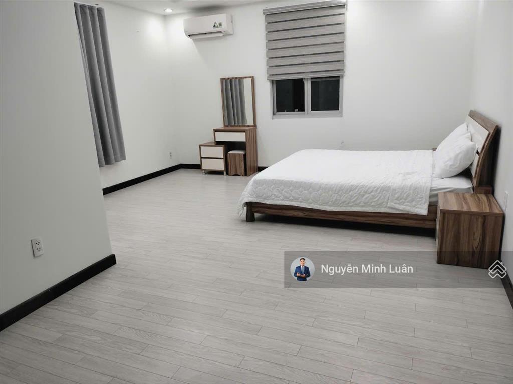 Cho thuê penthouse sky garden phú mỹ hưng 5pn 4wc 2 sân vườn 350m2  0935 382 *** luân