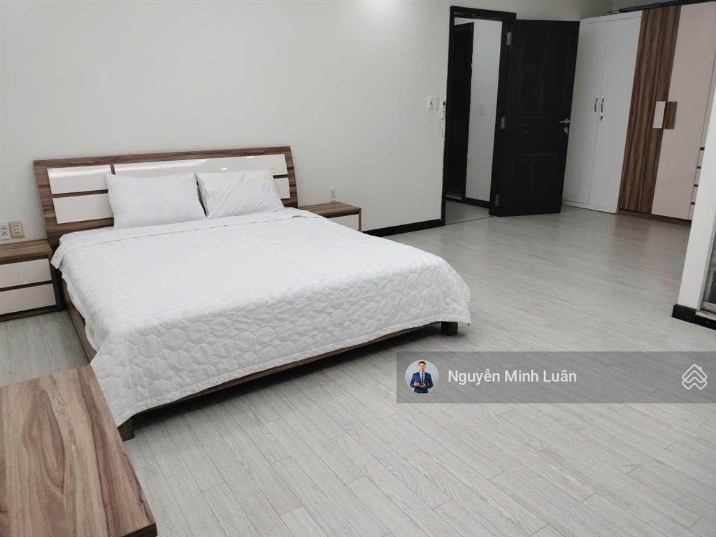 Cho thuê penthouse sky garden phú mỹ hưng 5pn 4wc 2 sân vườn 350m2  0935 382 *** luân