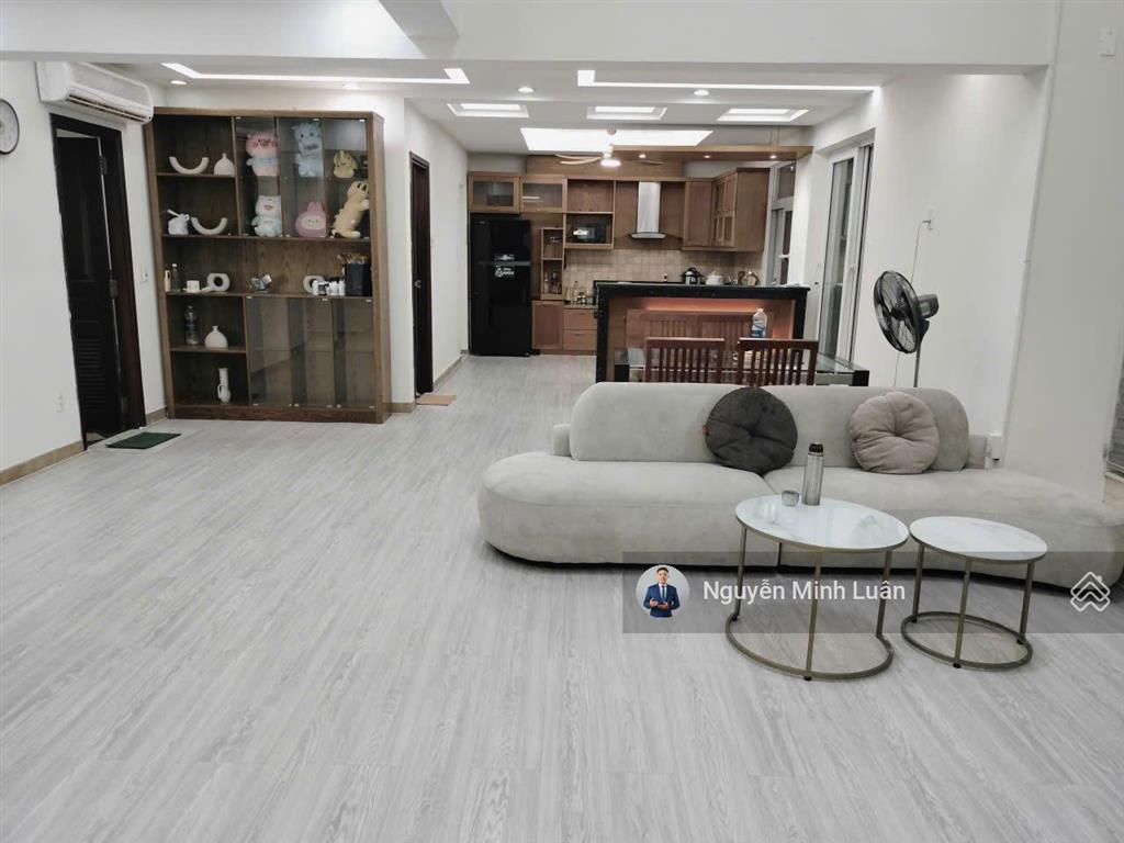 Cho thuê penthouse sky garden phú mỹ hưng 5pn 4wc 2 sân vườn 350m2  0935 382 *** luân