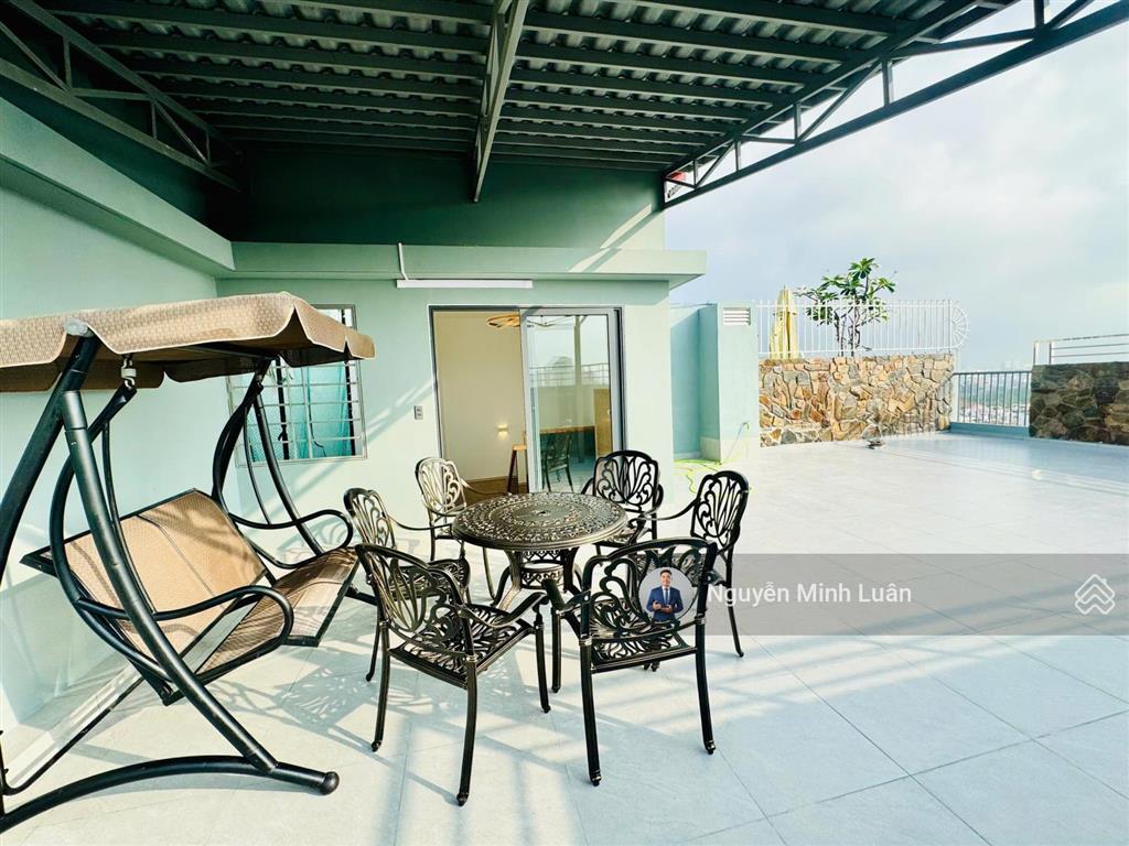Cho thuê penthouse sky garden 2 phú mỹ hưng 350m, 5 phòng ngủ, 2 sân vườn, giá 60 triệu/tháng
