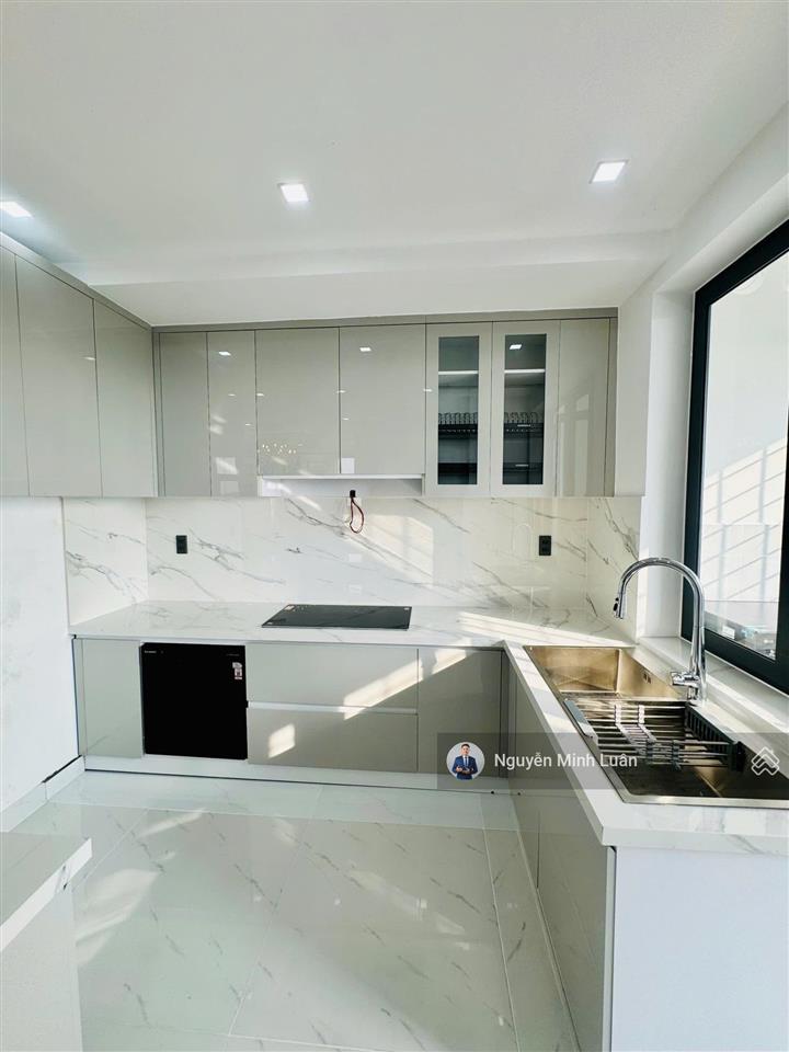 Cho thuê penthouse sky garden 2 phú mỹ hưng 350m, 5 phòng ngủ, 2 sân vườn, giá 60 triệu/tháng