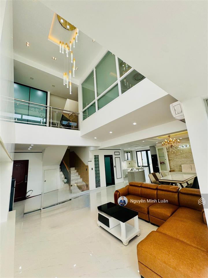 Cho thuê penthouse sky garden 2 phú mỹ hưng 350m, 5 phòng ngủ, 2 sân vườn, giá 60 triệu/tháng