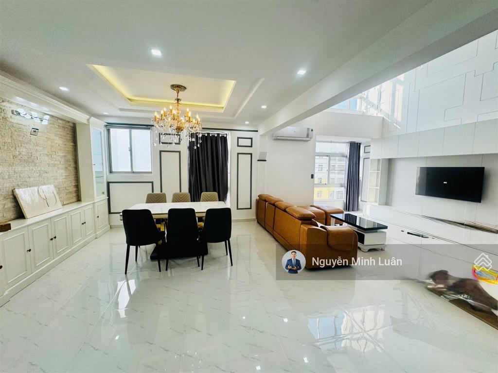 Cho thuê penthouse sky garden 2 phú mỹ hưng 350m, 5 phòng ngủ, 2 sân vườn, giá 60 triệu/tháng