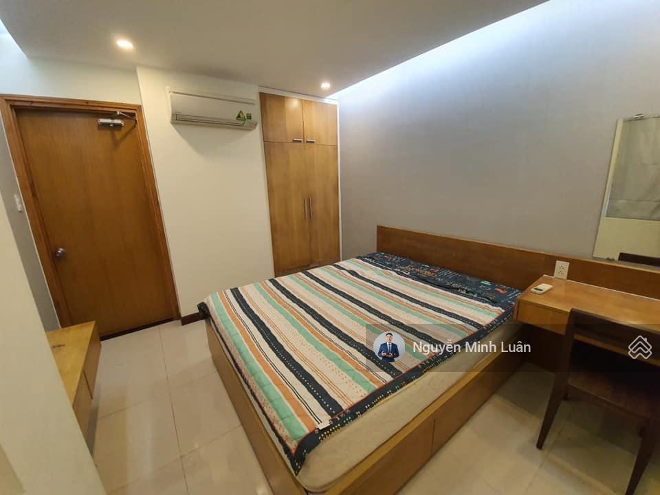Cho thuê penthouse sky garden 3 phú mỹ hưng 350m, 4 phòng ngủ, 2 sân vườn, giá 40 triệu/tháng
