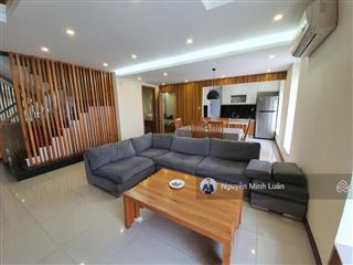 Cho thuê penthouse sky garden 3 phú mỹ hưng 350m, 4 phòng ngủ, 2 sân vườn, giá 40 triệu/tháng