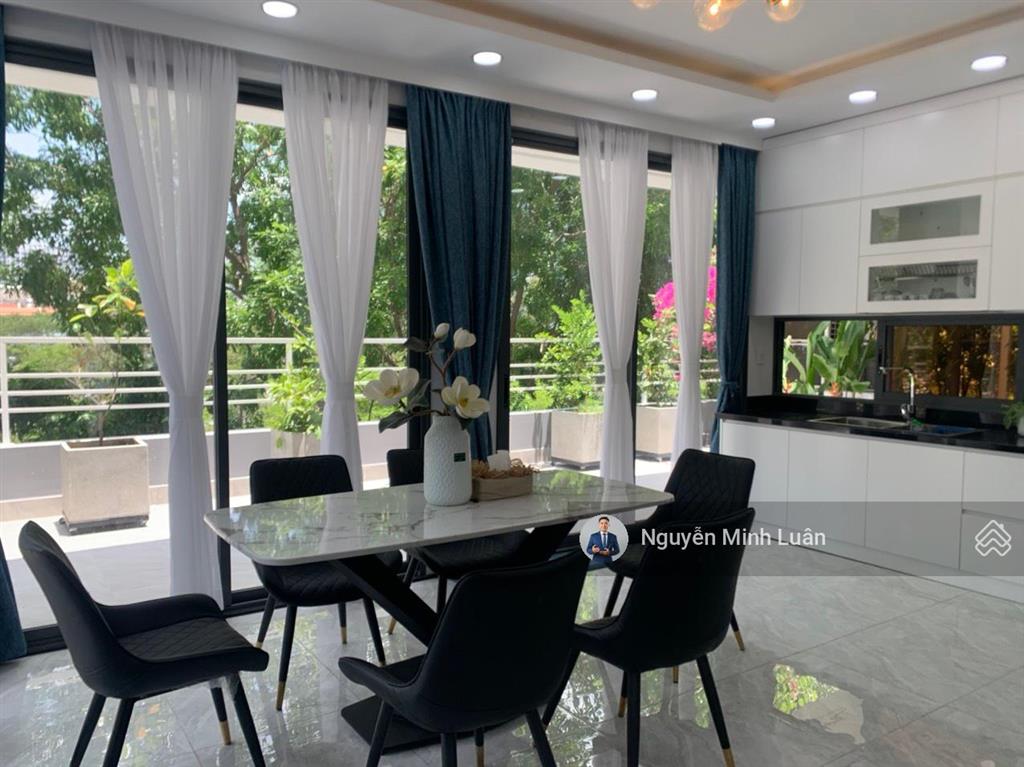 Cần bán gấp căn hộ sky garden phú mỹ hưng 200m2 giá chỉ 10,5 tỷ  sổ hồng riêng  sân vườn rộng